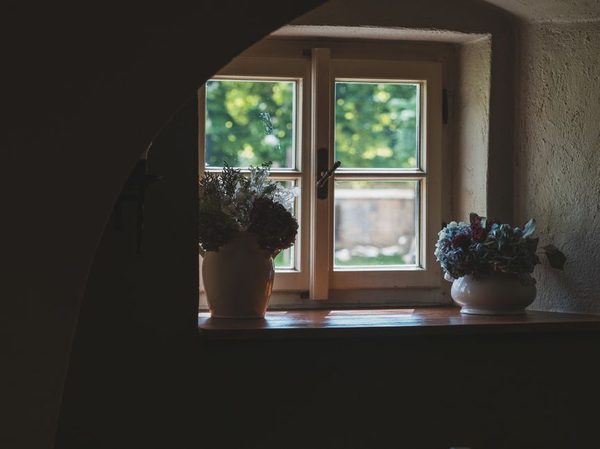 Parapety wewnętrzne drewniane jak wybrać najlepsze do domu